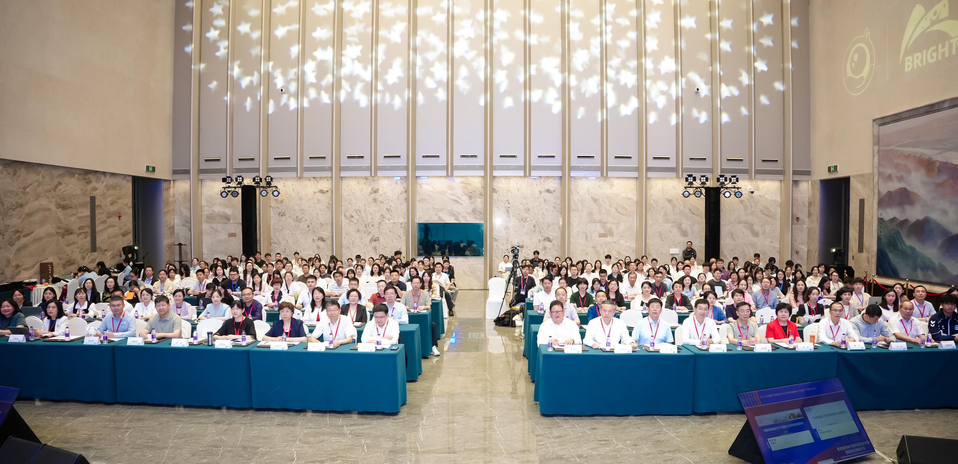 第十八届儿童青少年健康学术会议并主办“公共卫生跨学科论坛”在南京顺利召开
